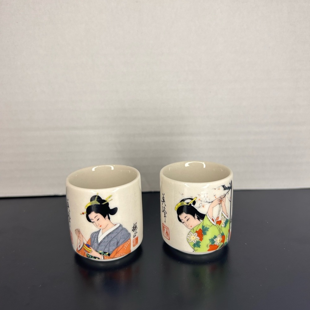 Japanese Ceramic Miho Ochiko Guinom i Sake Cup Set